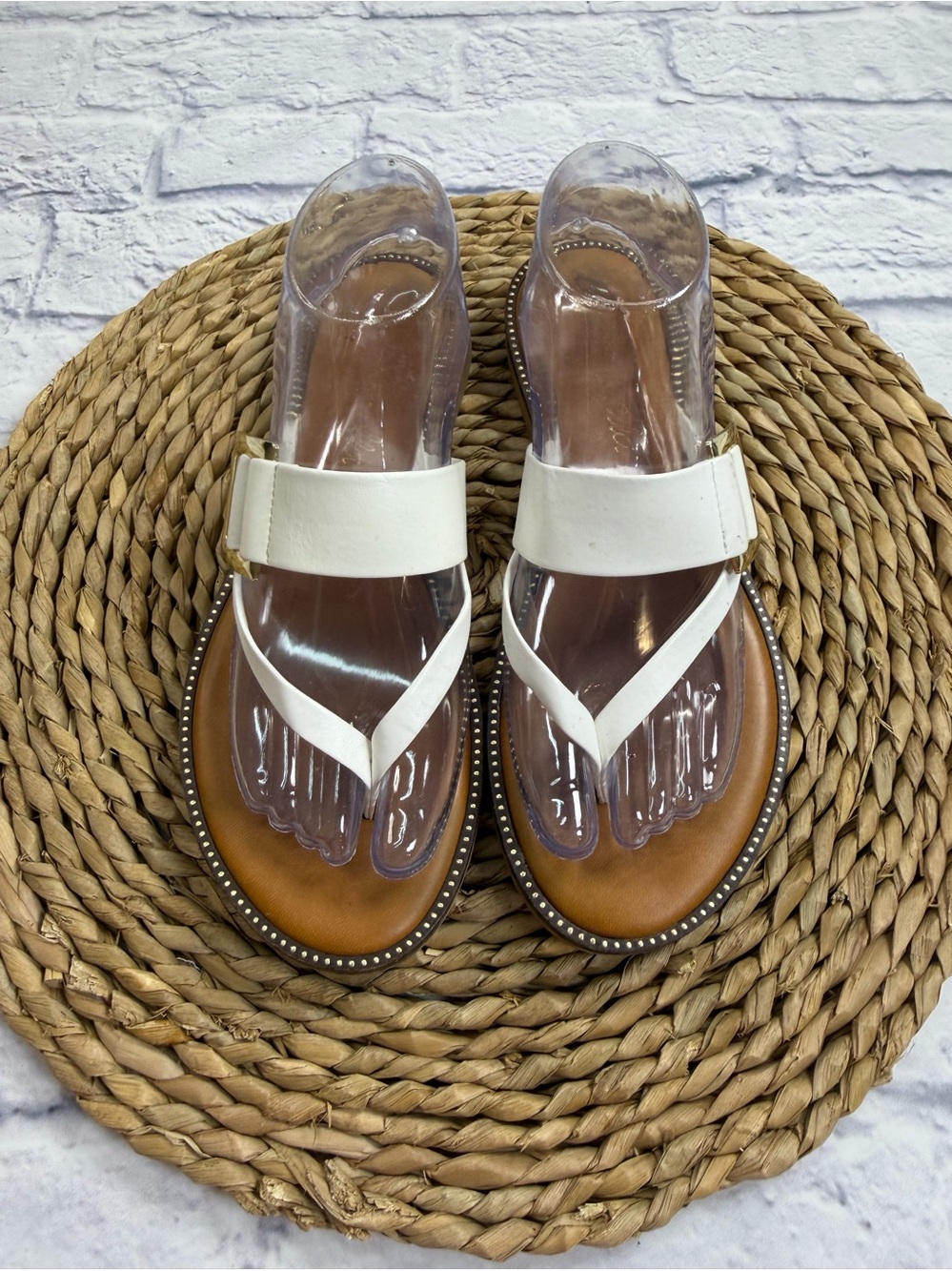 Mariella Made in Italy Women’s White Leather Thong Sandals. Size 40